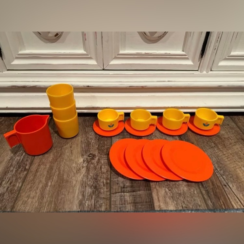 Vintage Fisher Price Kitchen
Accessories